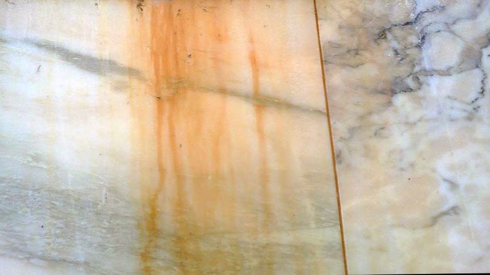 пожелтение мрамора