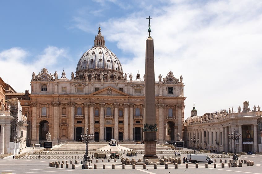 sobor svyatogo petra v vatikane